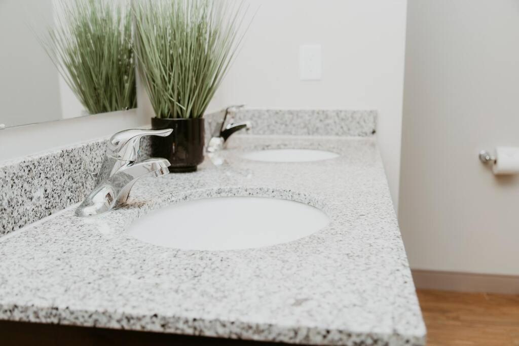 *** New Charming And Luxury Apartment In Downtown Columbus*** *