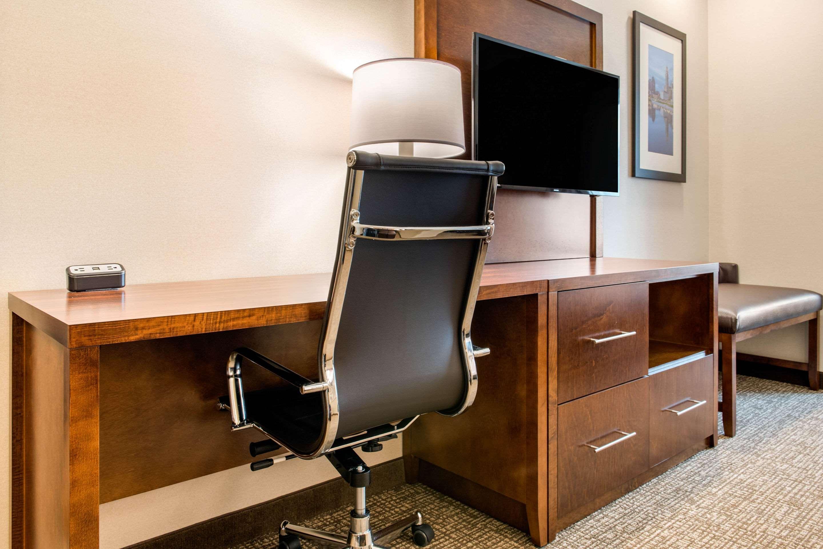 Comfort Airport Hotel Columbus