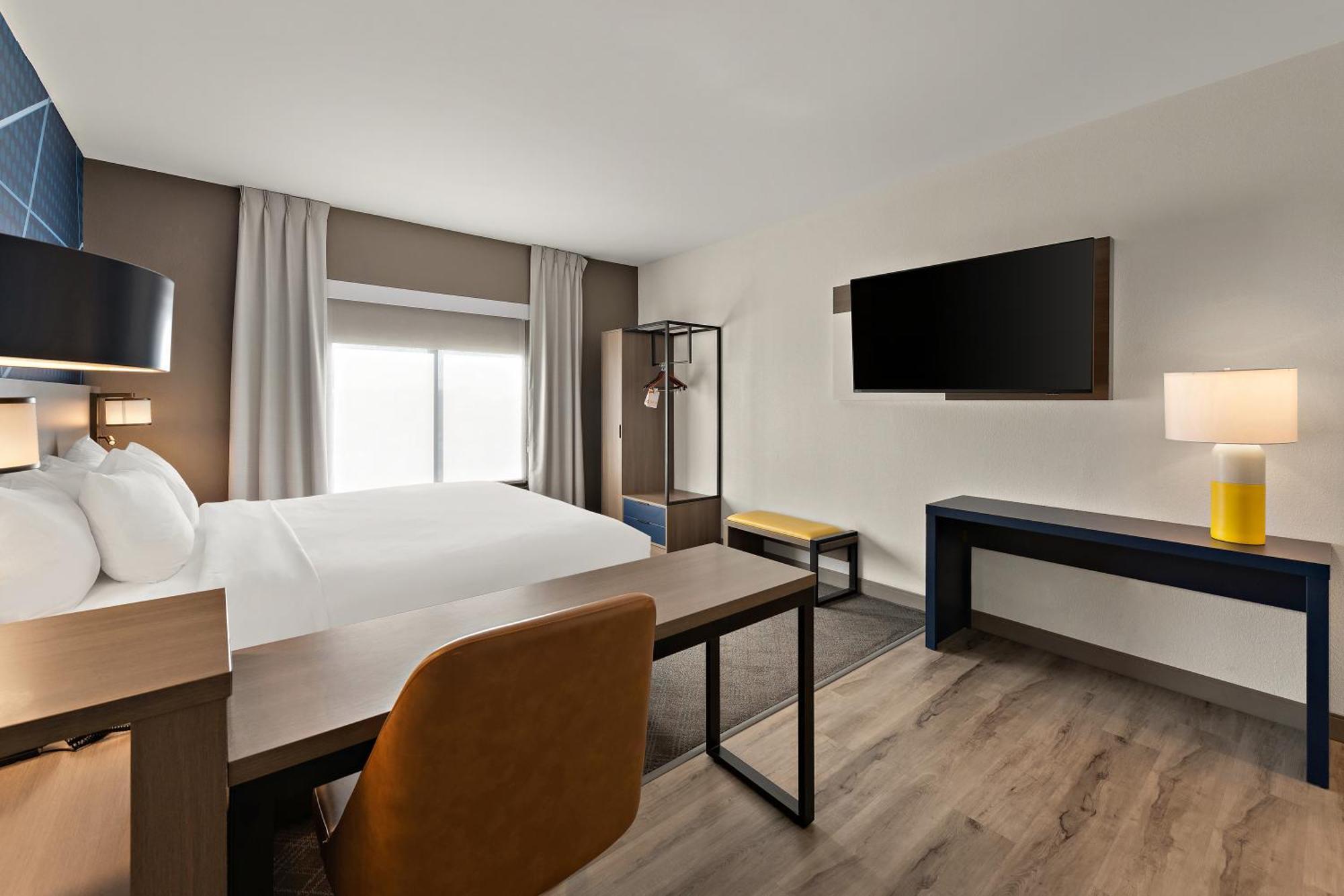 Comfort East Broad Hotel