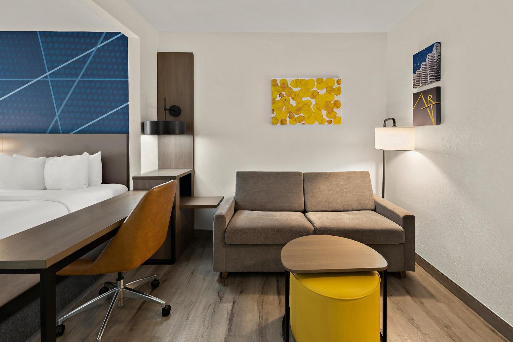 Comfort East Broad Hotel 3*