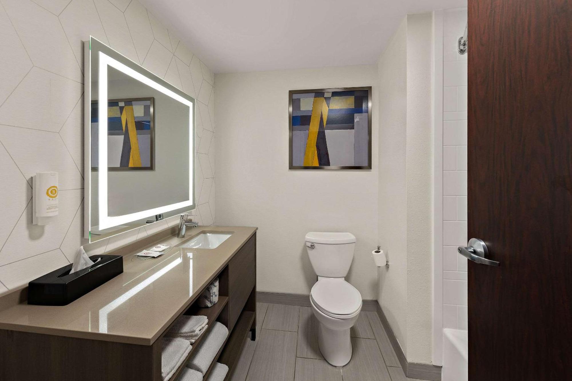 Hotel Comfort East Broad 3*