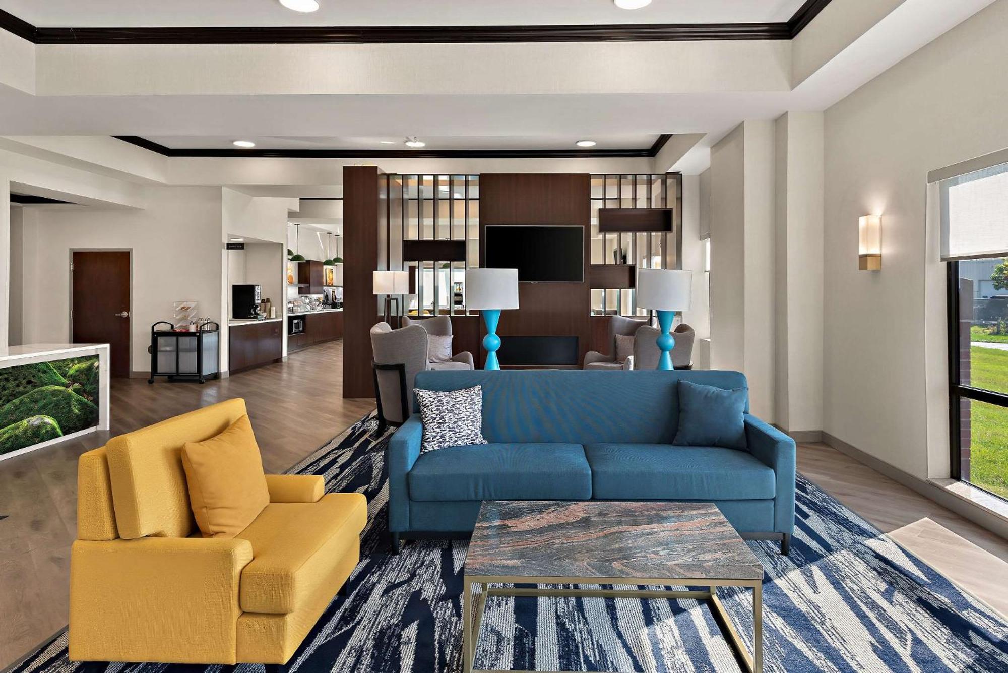 Comfort East Broad Hotel 3*
