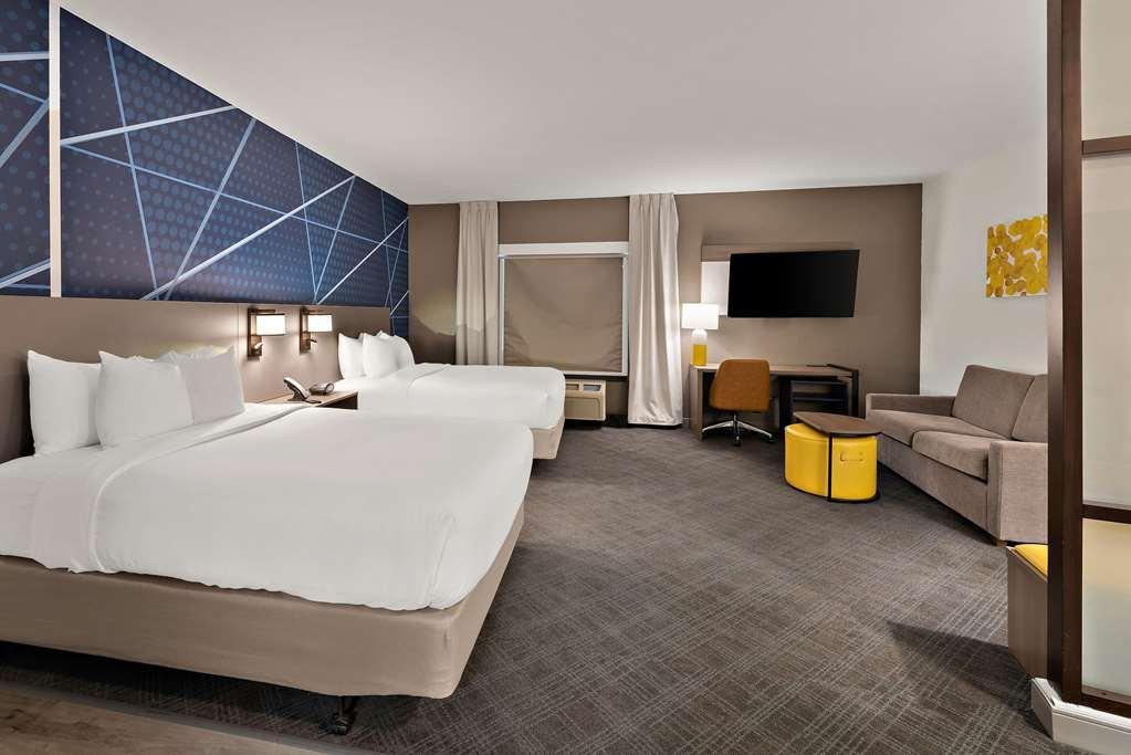 Comfort East Broad Hotel