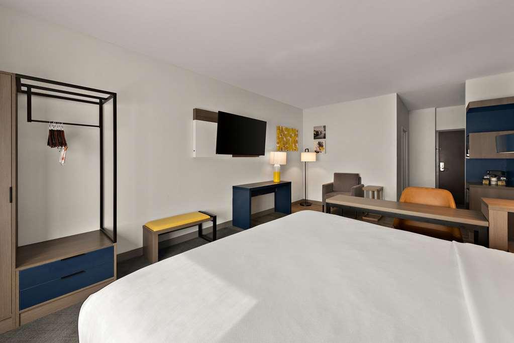 Comfort East Broad Hotel