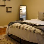 Franklin Park Condo 5 Mins From Airport, Walk To Conservatory