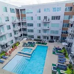 Luxury Lofted 1 Bed Unit With Hot Tub And Pool