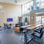 Luxury Lofted 1 Bed Unit With Hot Tub And Pool