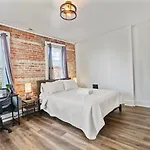 Housepitality - City View Loft - German Village