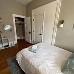 2 Bedroom Totally Renovated And Chic