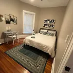2 Bedroom Totally Renovated And Chic