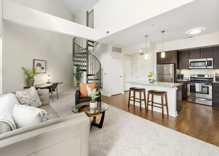 Luxury Lofted 1 Bed Unit With Hot Tub And Pool