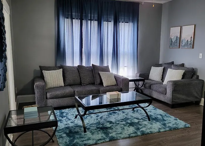 2 Bedroom Apartment With King Suite In Columbus, Privacy Of The Whole House