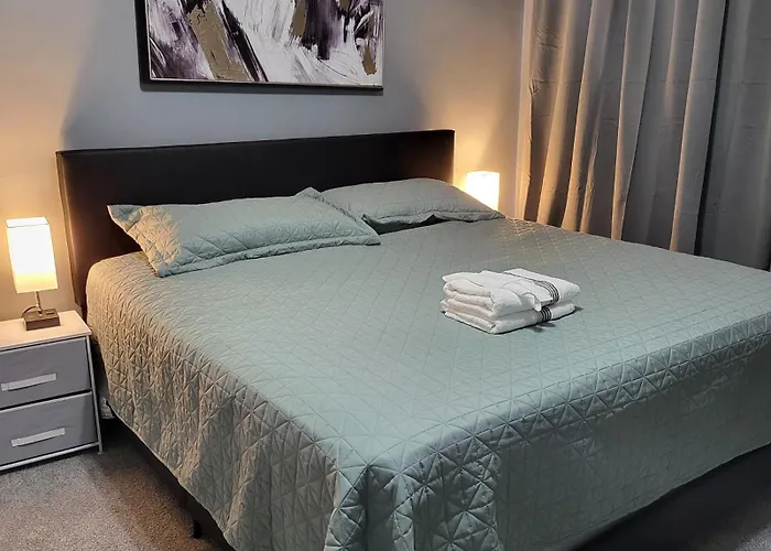 Private King Bedroom, Downtown Columbus