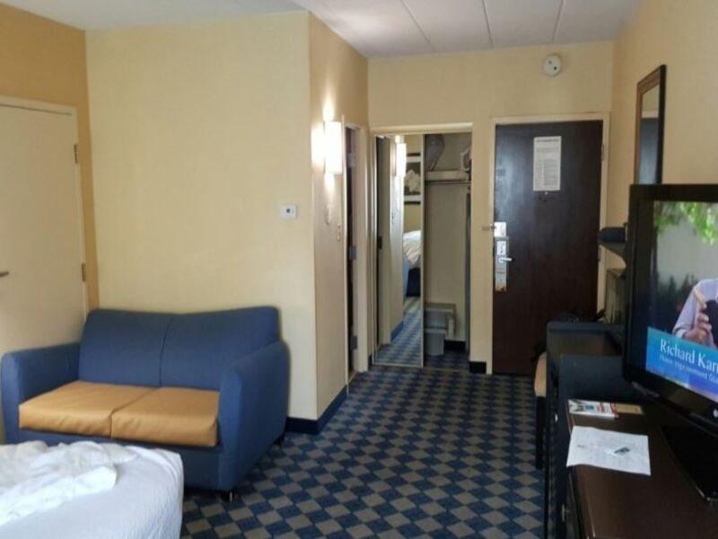 North I-270 Worthington Hotel 3*