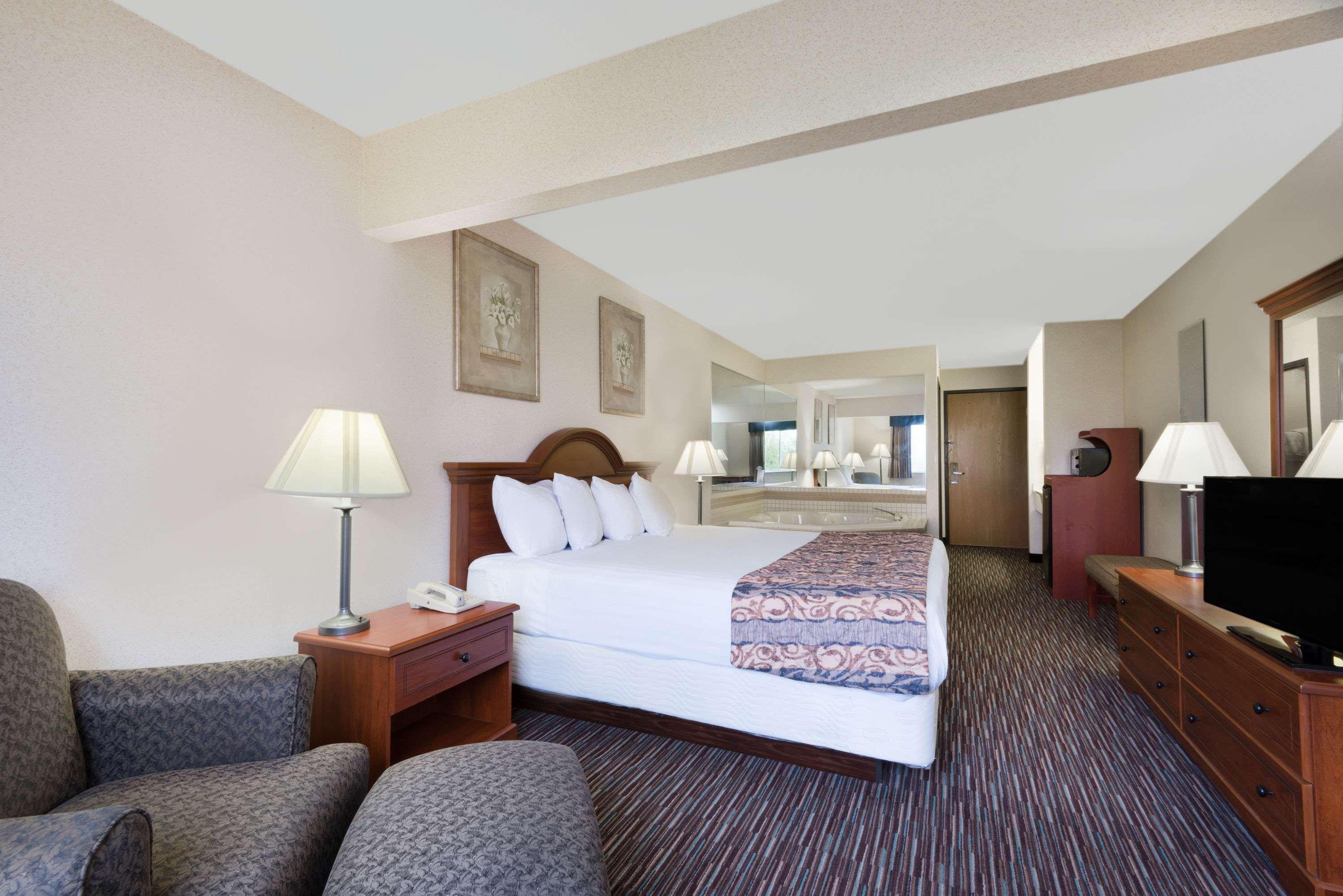 Baymont By Wyndham Columbus/rickenbacker 3* Columbus