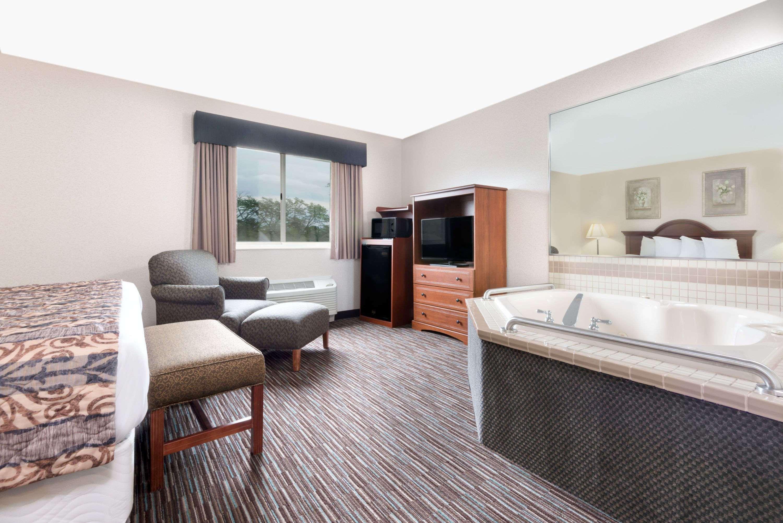 Baymont By Wyndham Columbus/rickenbacker