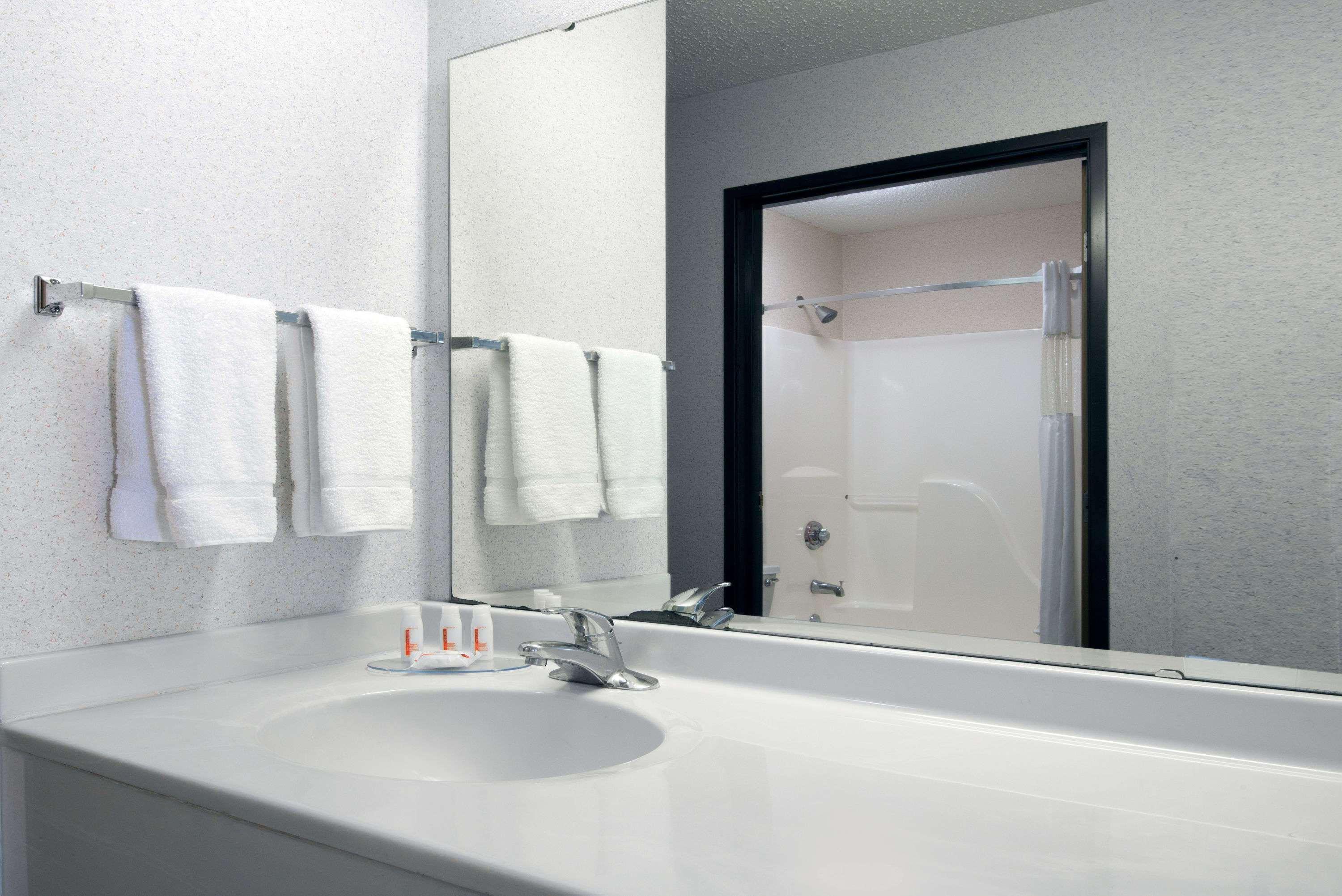 Baymont By Wyndham Columbus/rickenbacker Hotel Columbus
