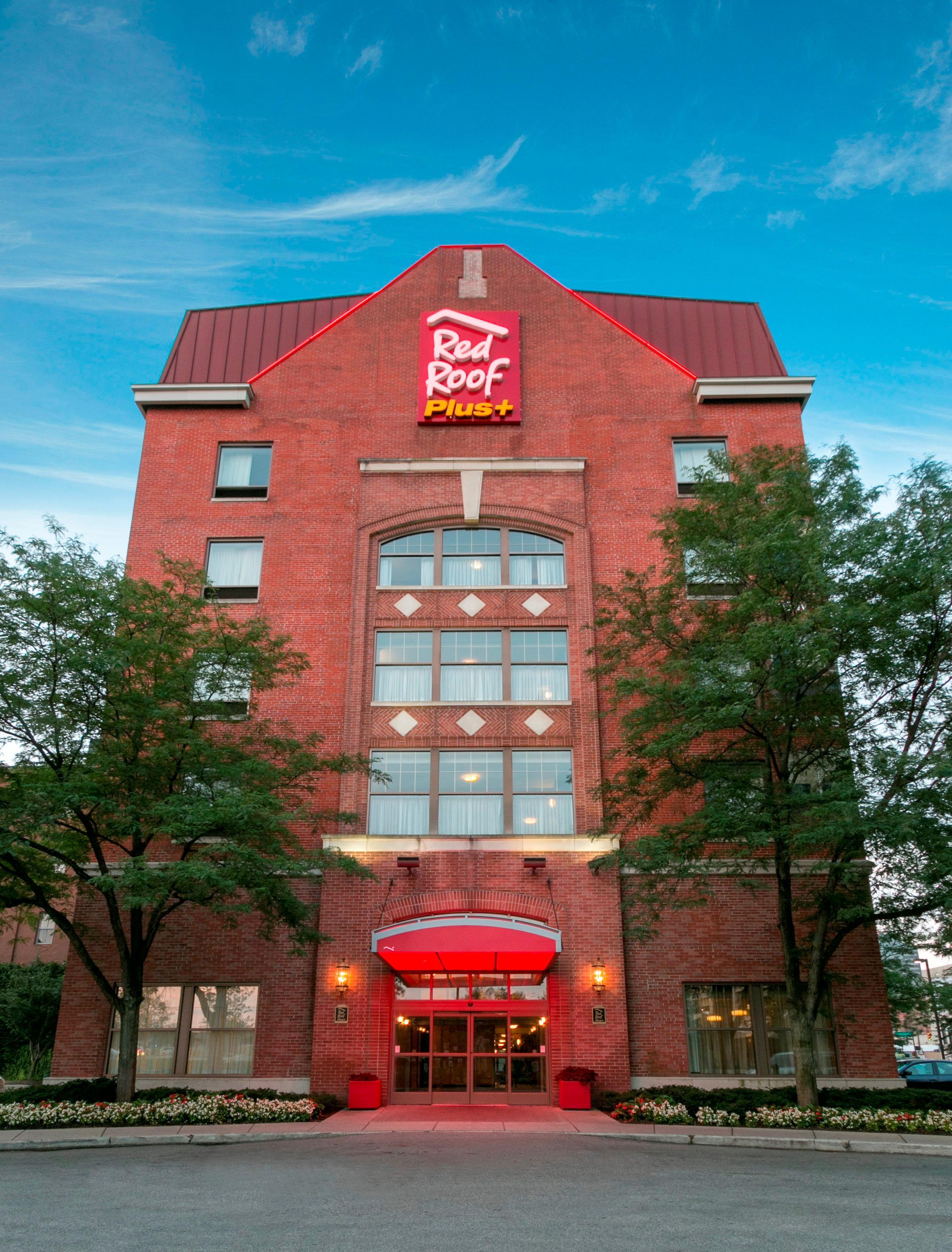 Red Roof Plus+ Downtown - Convention Center Hotel