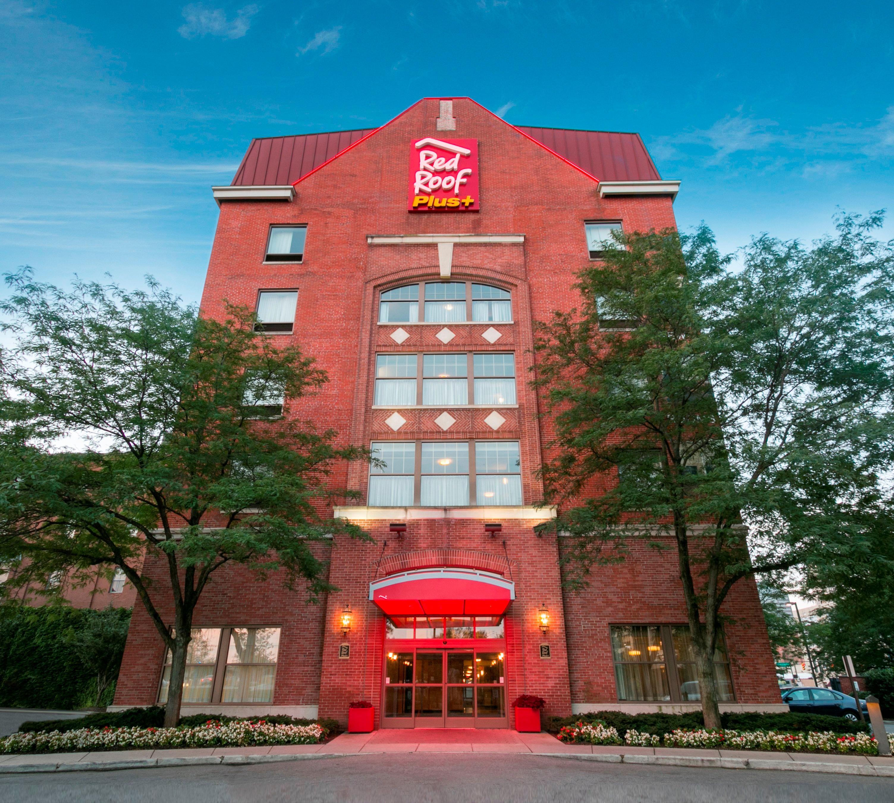 Red Roof Plus+ Downtown - Convention Center