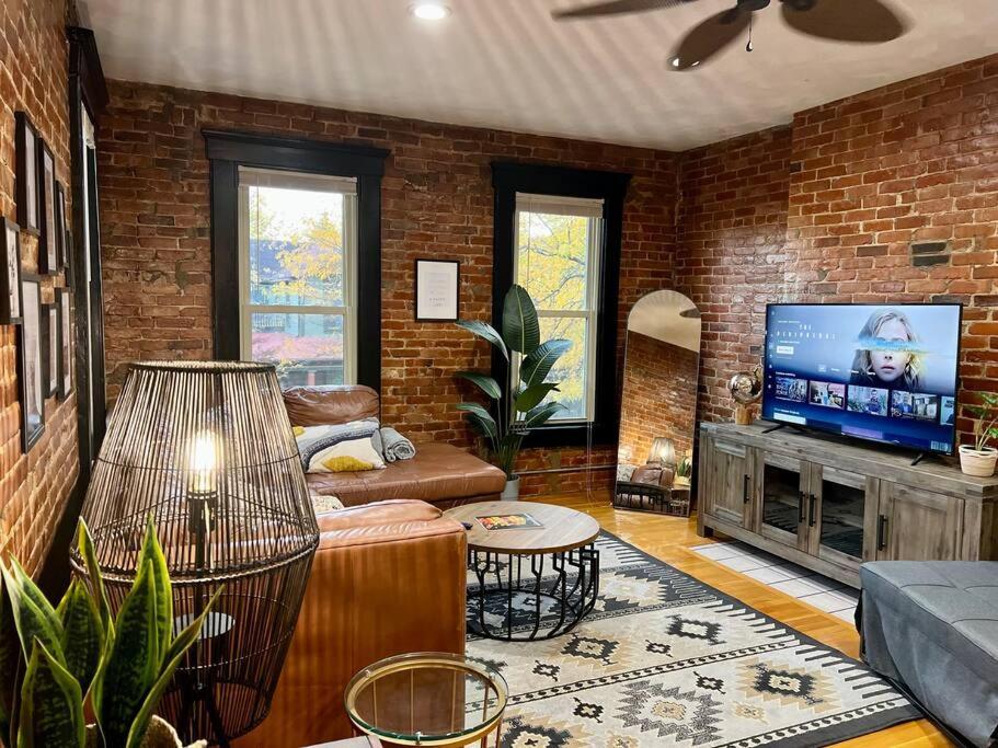 Urban Loft 2-story 1br Near Dt On Historic Street *