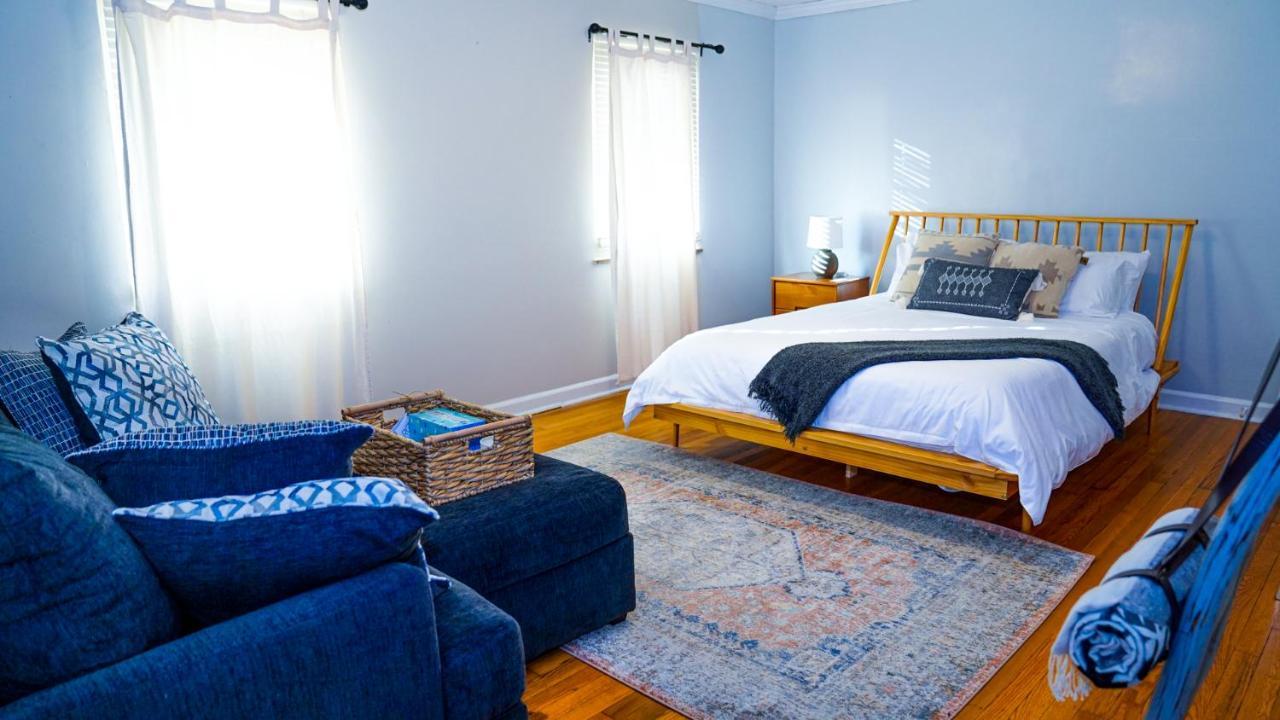 Franklin Park 5 Mins From Airport, Walk To Conservatory