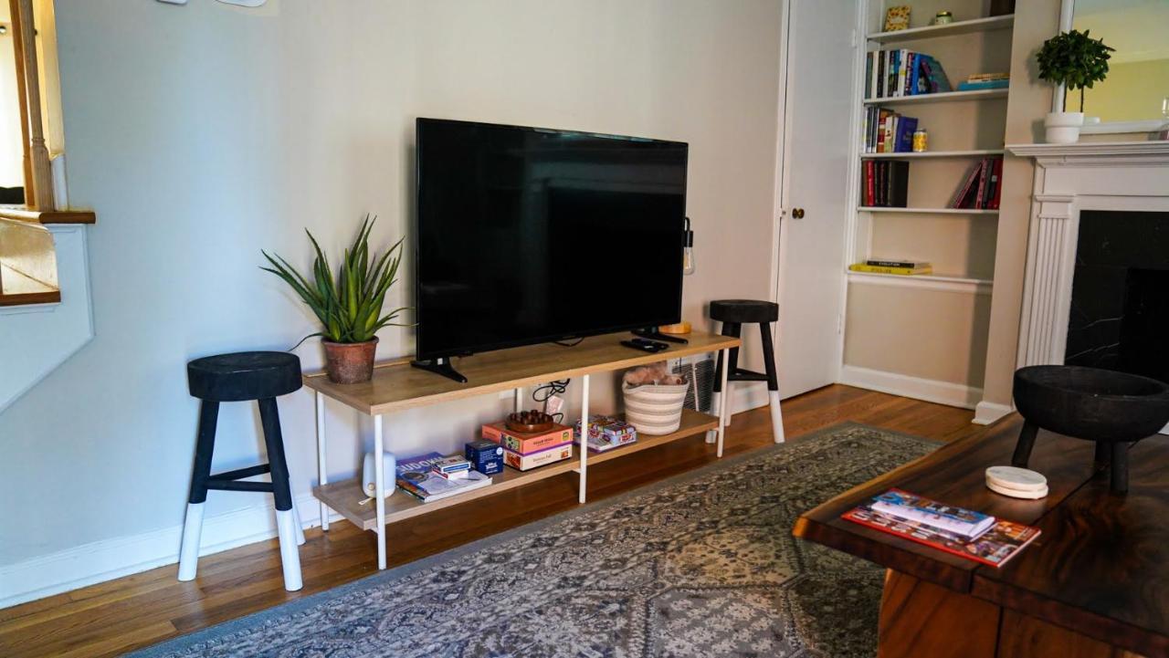 Franklin Park 5 Mins From Airport, Walk To Conservatory Apartment *