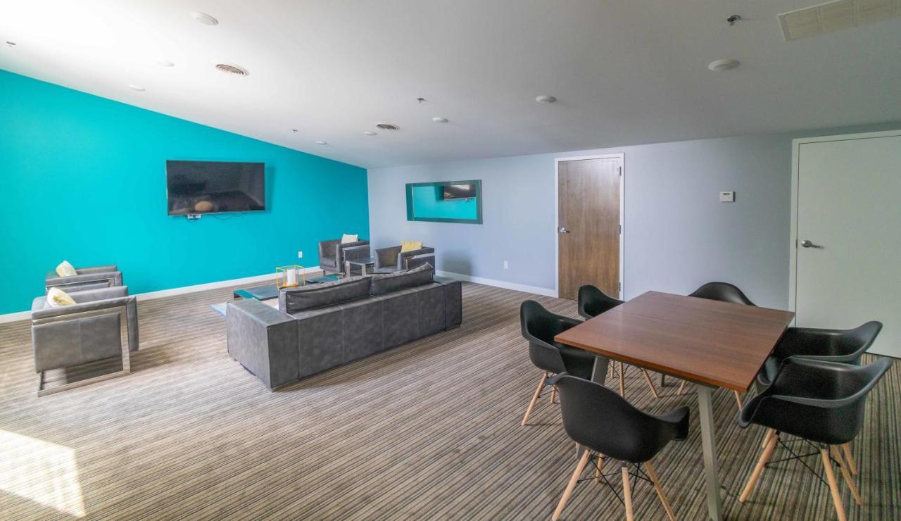 Luxury Lofted 1 Bed Unit With Hot Tub And Pool *