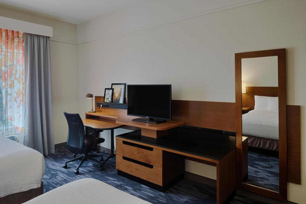 Hotel Fairfield & By Marriott Airport