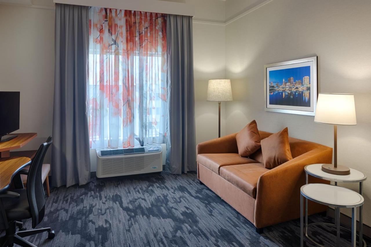 Hotel Fairfield & By Marriott Airport 3*
