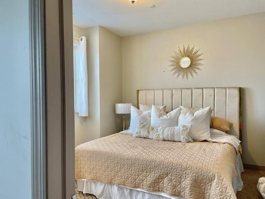 Apartment King + 2 Queen Bed - Heart Of Downtown *