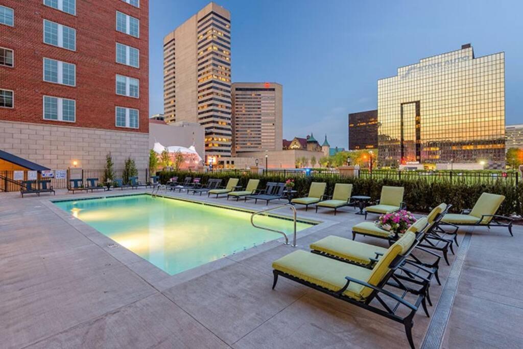 King + 2 Queen Bed - Heart Of Downtown