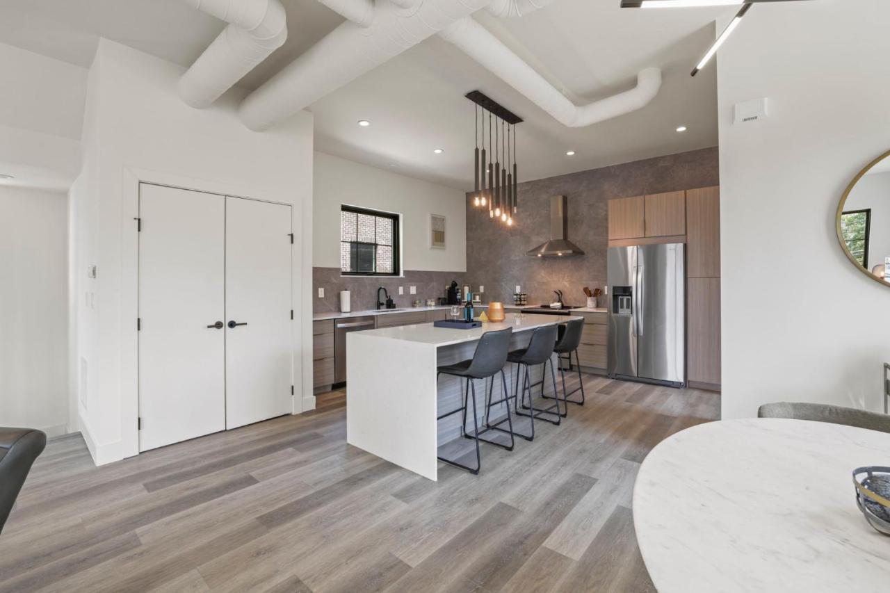 The Elegant Estate - Modern In