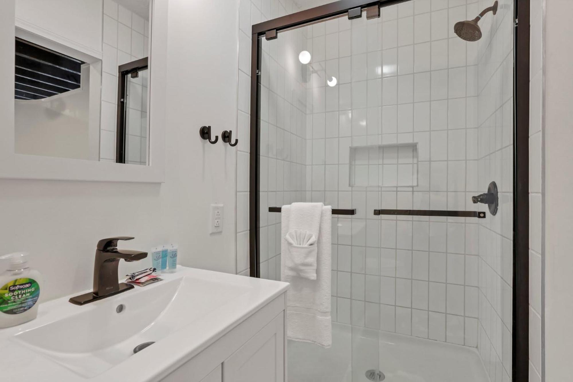 Housepitality - The View Apartment