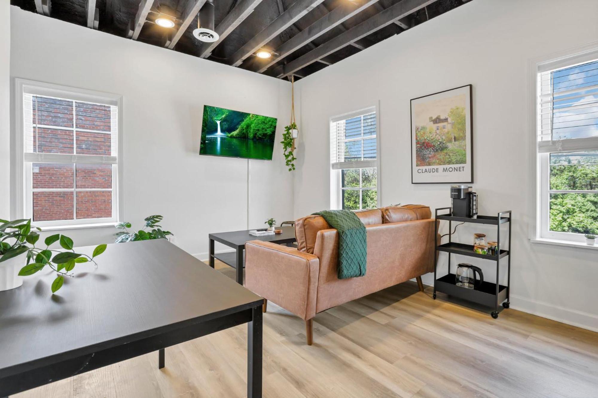 Housepitality - The View * Columbus