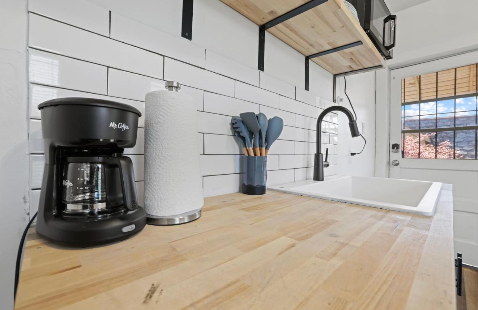 Housepitality - View Loft - German Village Apartment *
