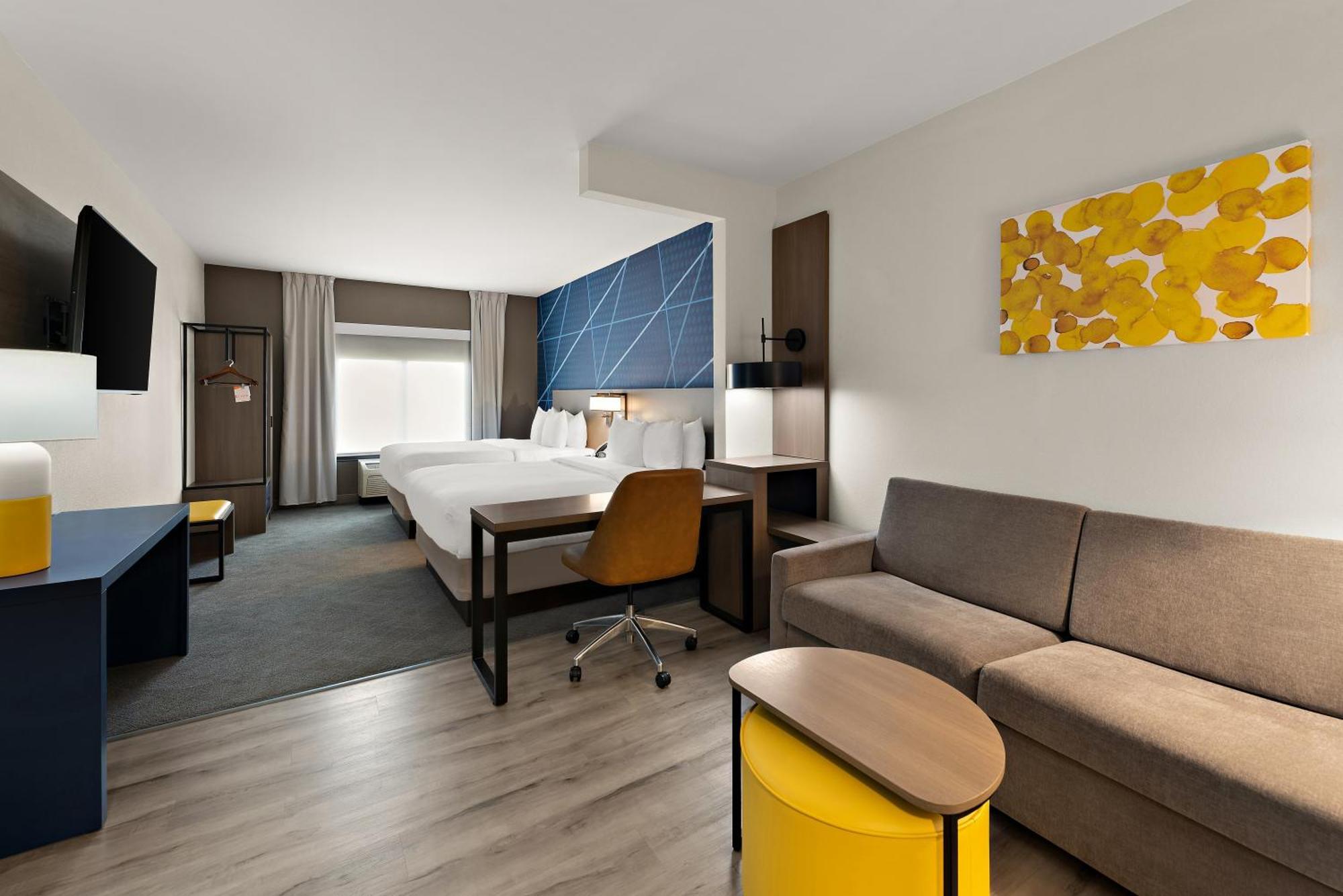 Comfort East Broad Hotel