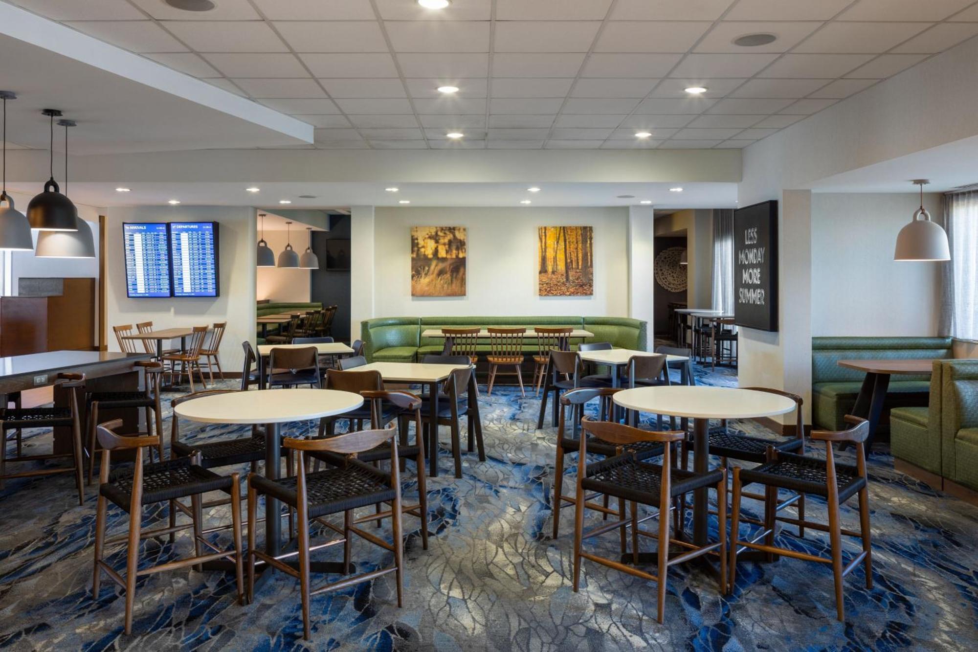 Hotel Fairfield & By Marriott Airport Columbus
