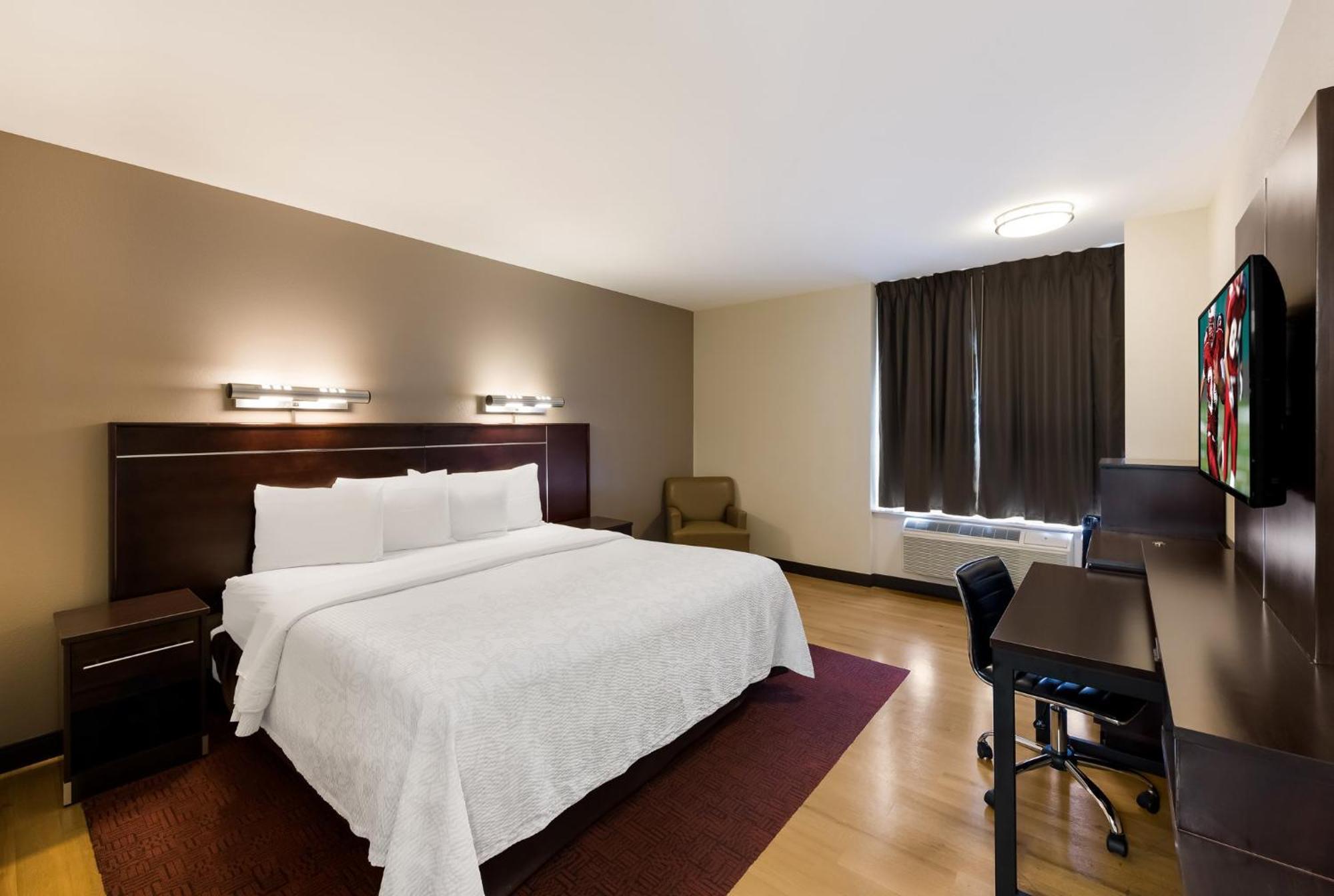 Red Roof Plus+ Downtown - Convention Center 3*