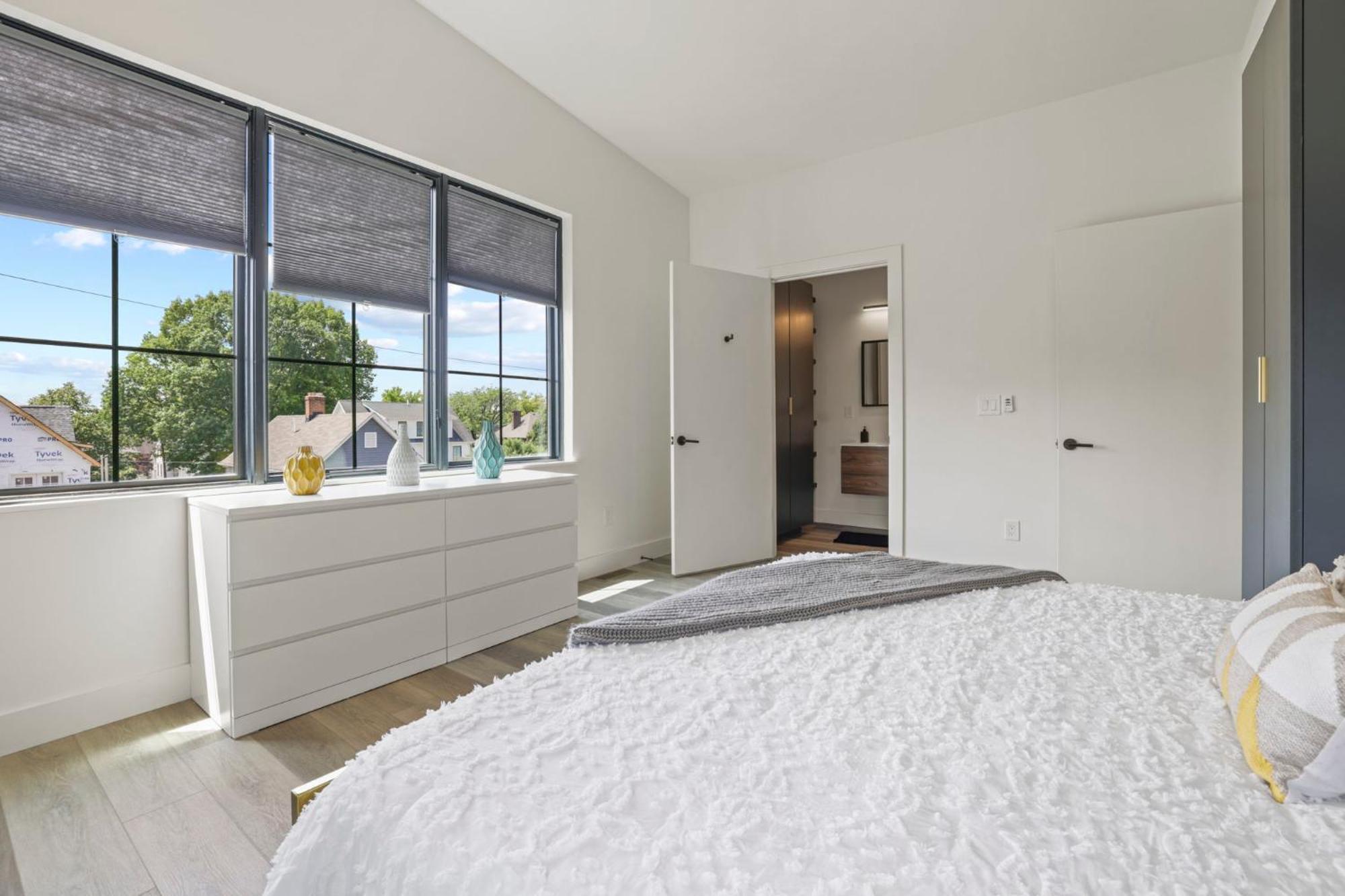 The Elegant Estate - Modern In *