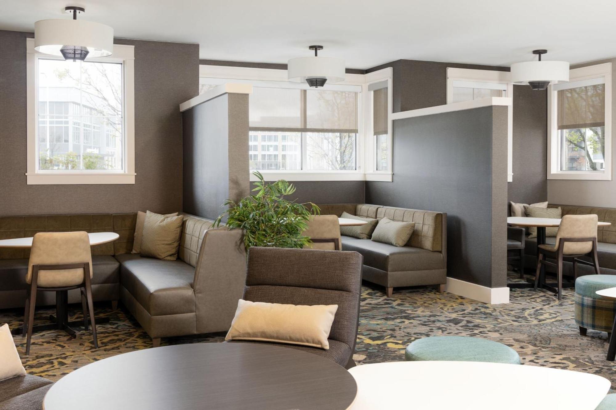 Hotel By Marriott Polaris
