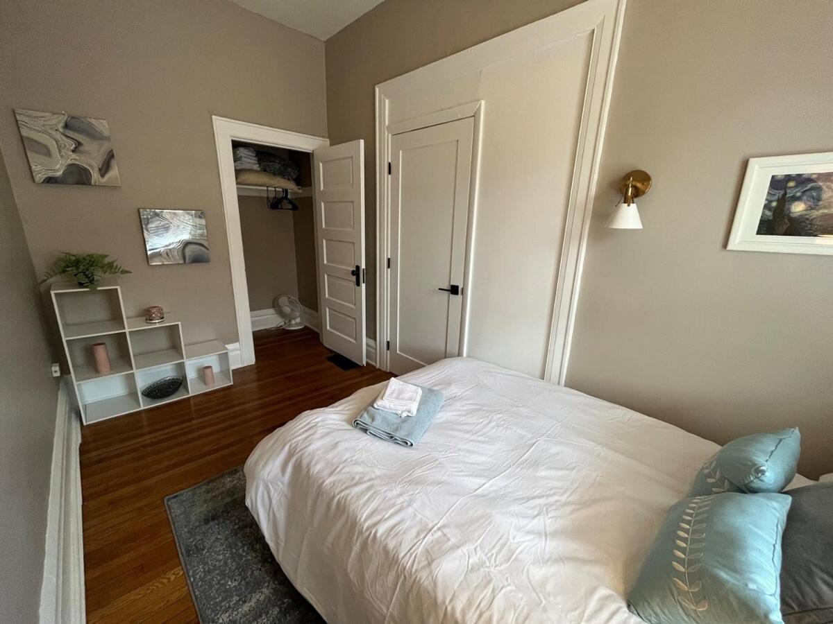 2 Bedroom Totally Renovated And Chic Apartment *