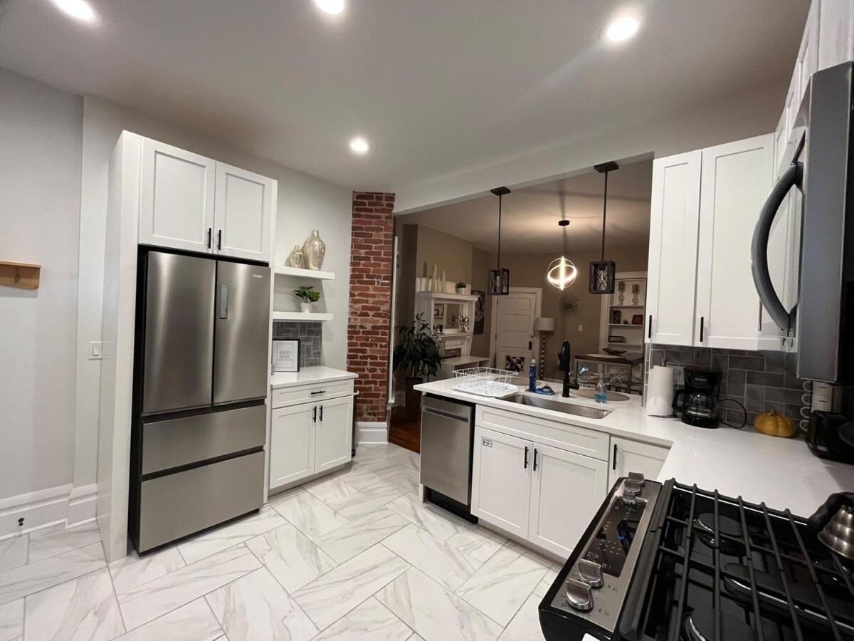 2 Bedroom Totally Renovated And Chic Apartment *