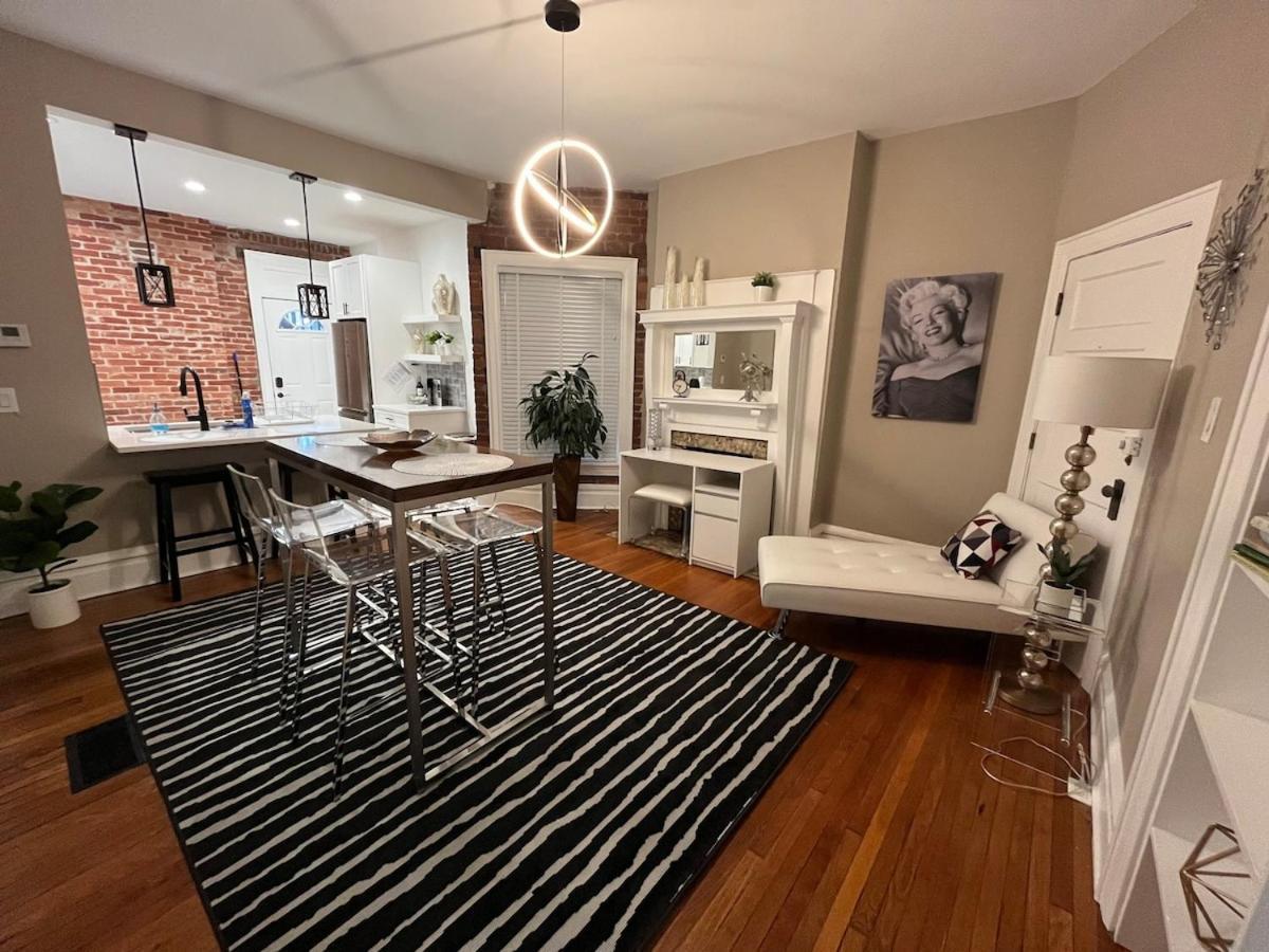 2 Bedroom Totally Renovated And Chic *