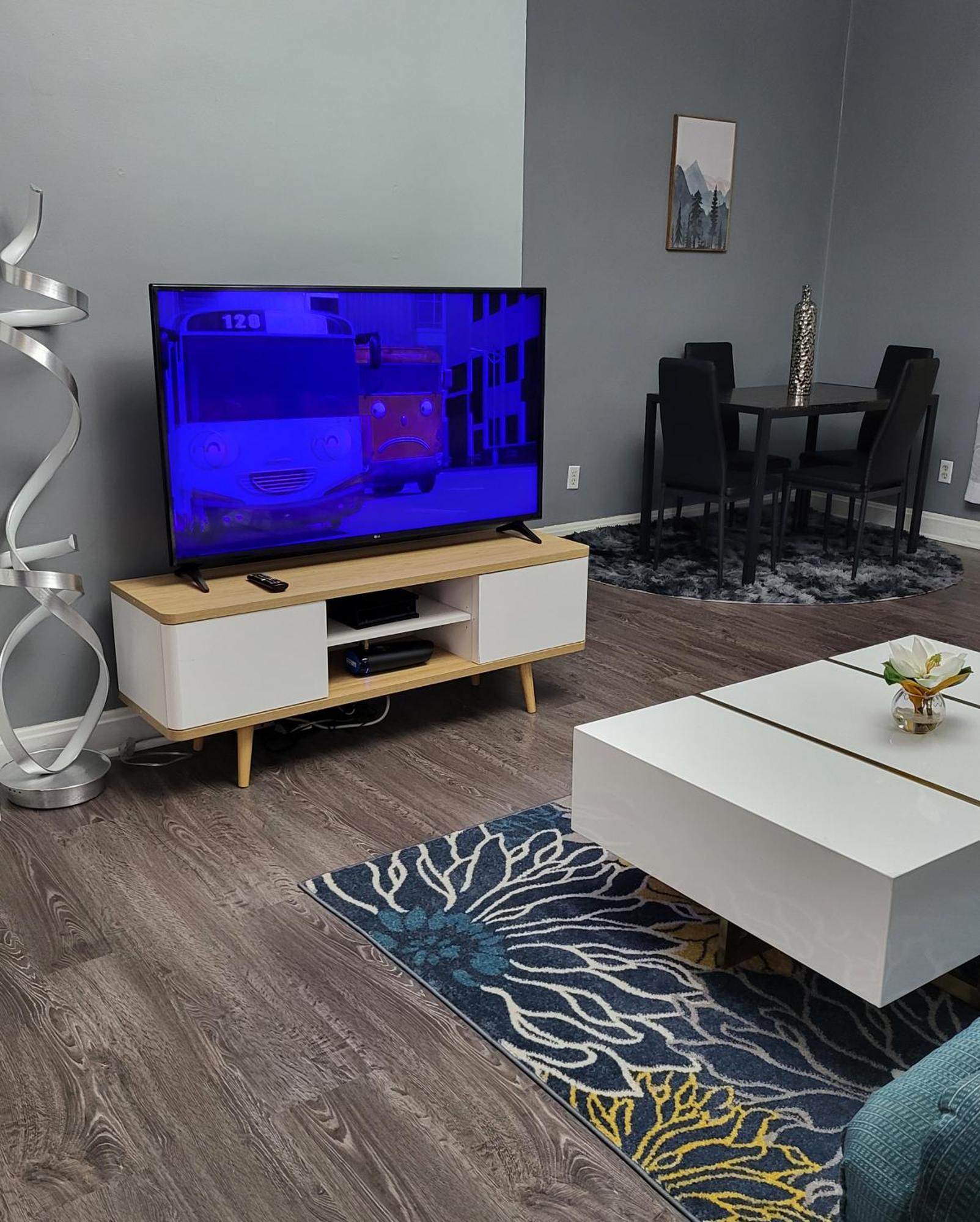 Homestay 1 Bedroom In Osu District, Free Parking, Kitchen, Washer And Dryer, Location, Downtown, Hospital, Expocenter, Osu Stadium *