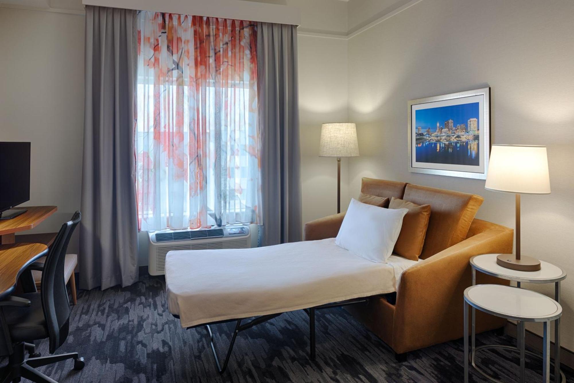 Hotel Fairfield & By Marriott Airport 3*