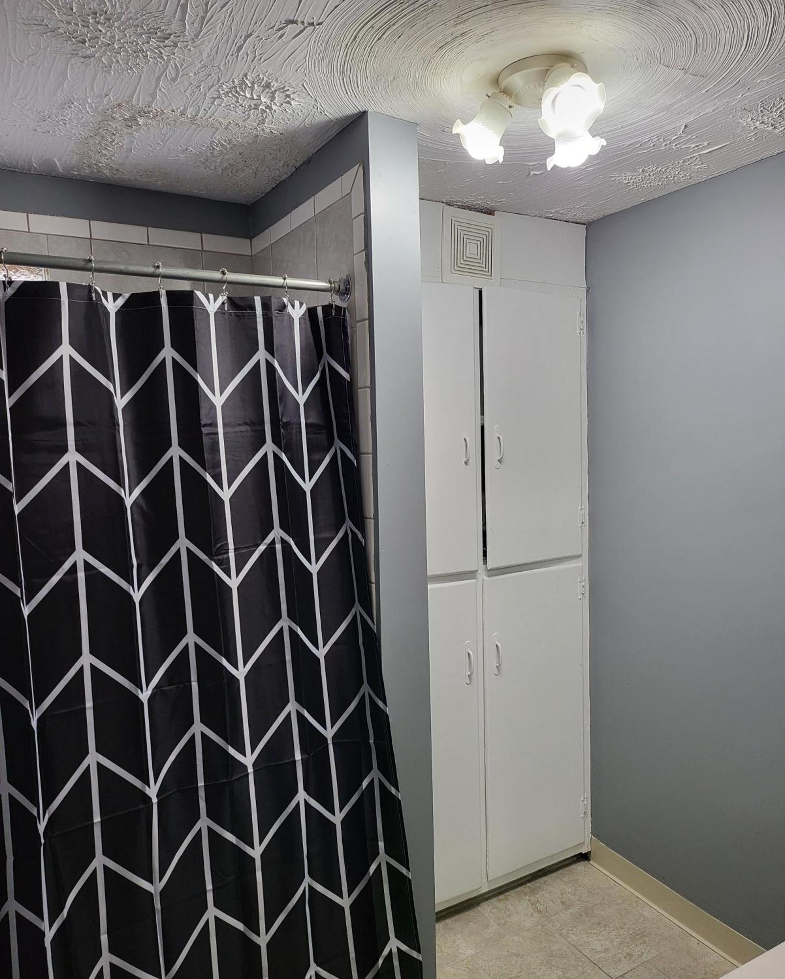 Private King Bedroom, Downtown Homestay Columbus