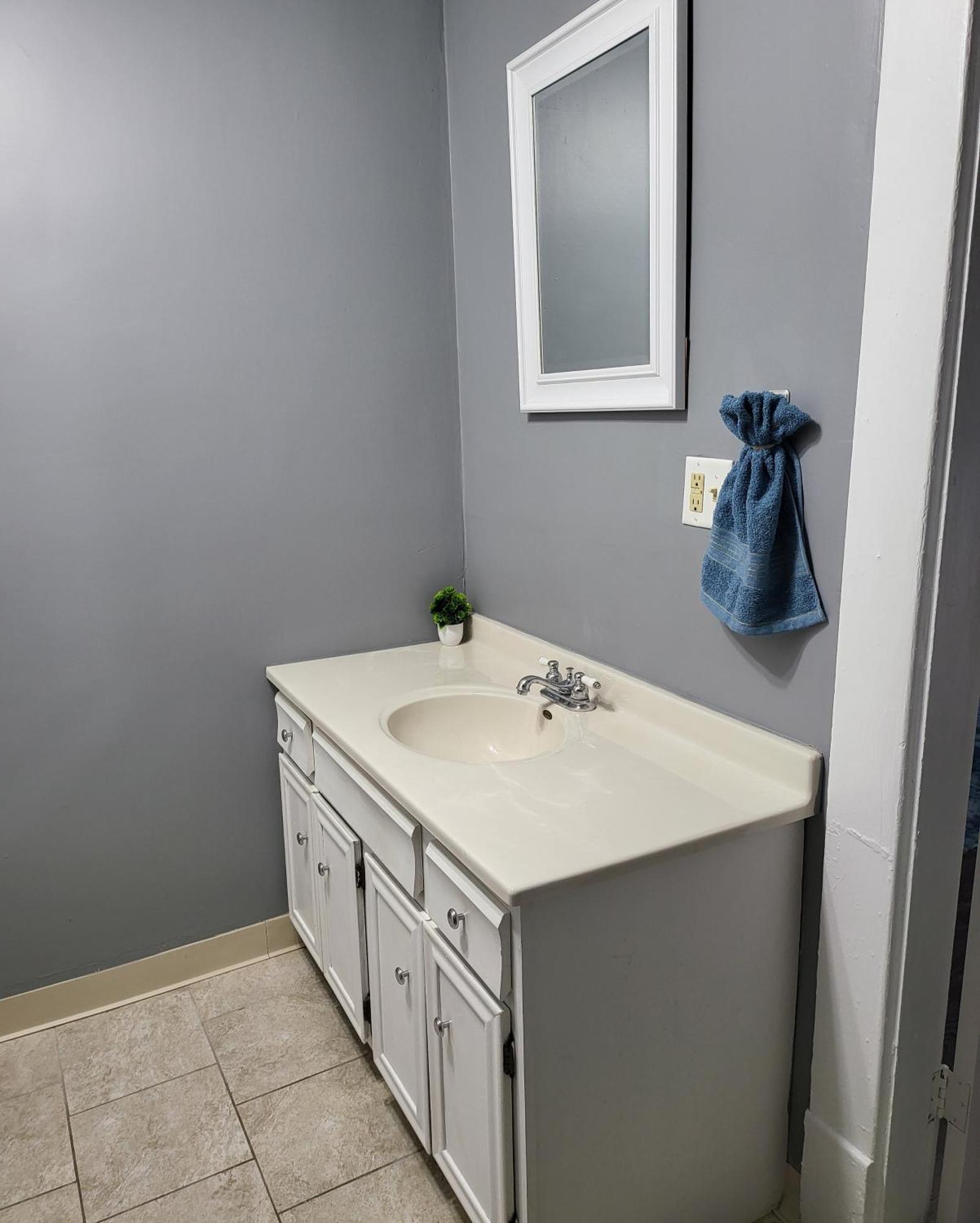 Private King Bedroom, Downtown Homestay Columbus