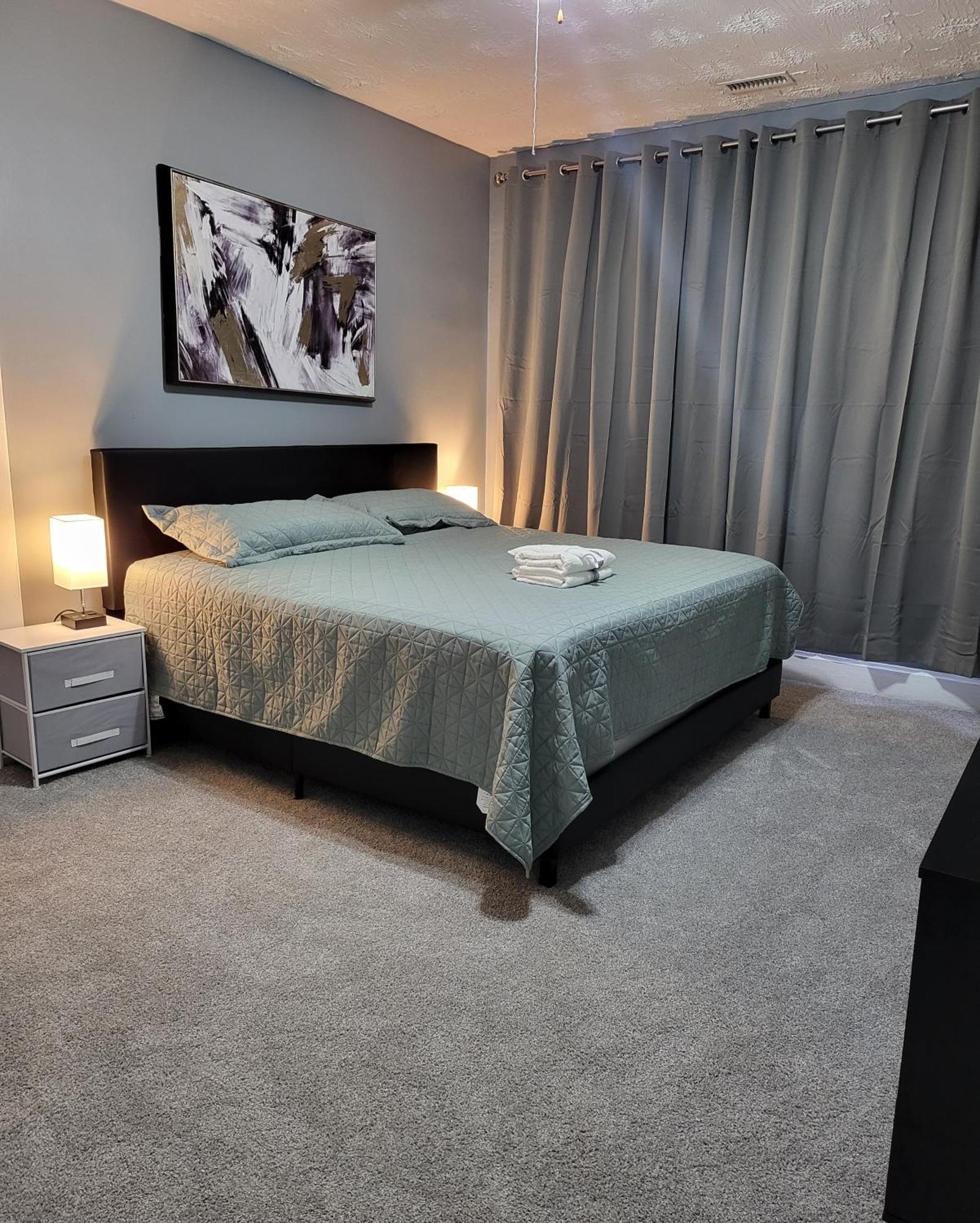 Homestay Private King Bedroom, Downtown *