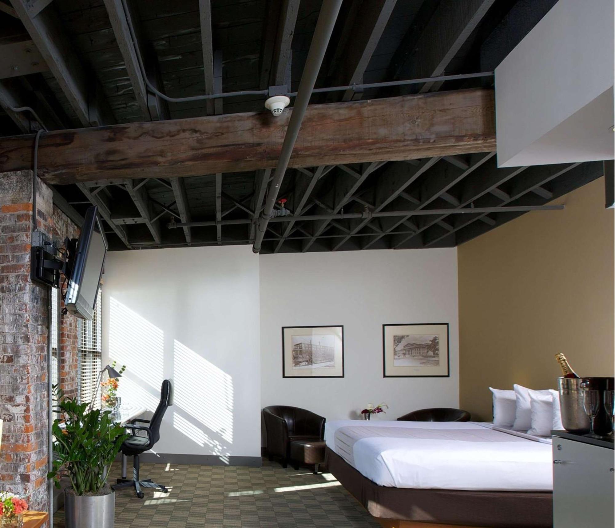 Sonesta Downtown Hotel