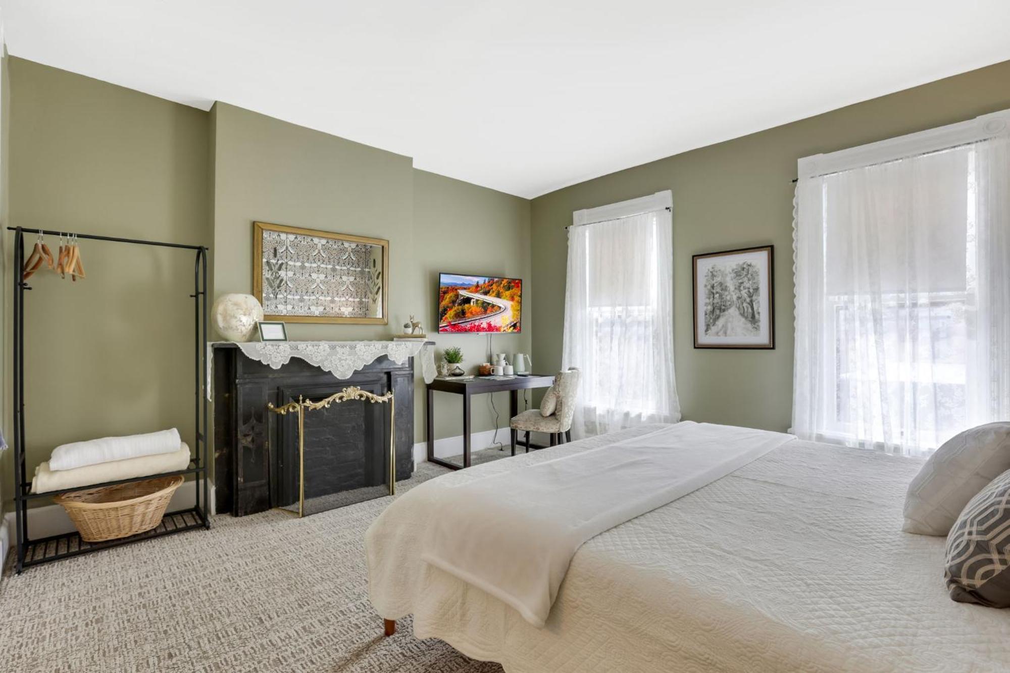 50 Lincoln Short North 3*